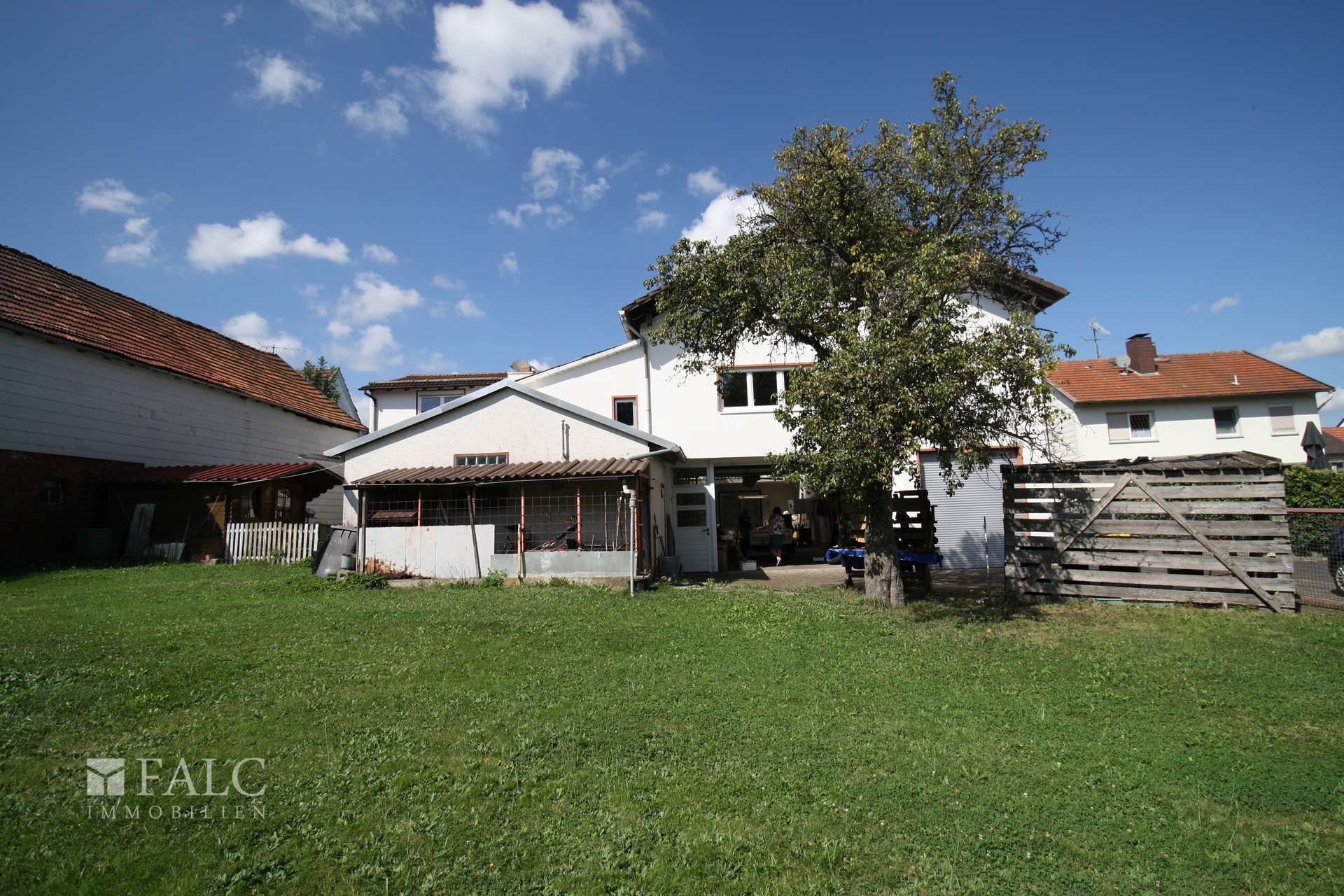 Garten mit Hinteransicht